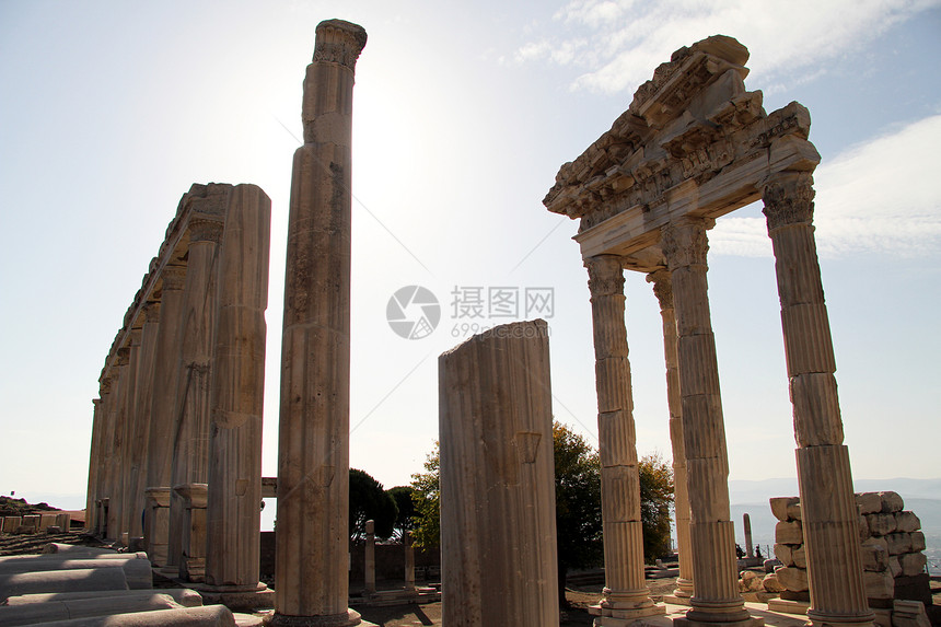 土耳其Pergam大都会特拉扬寺庙的废墟图片