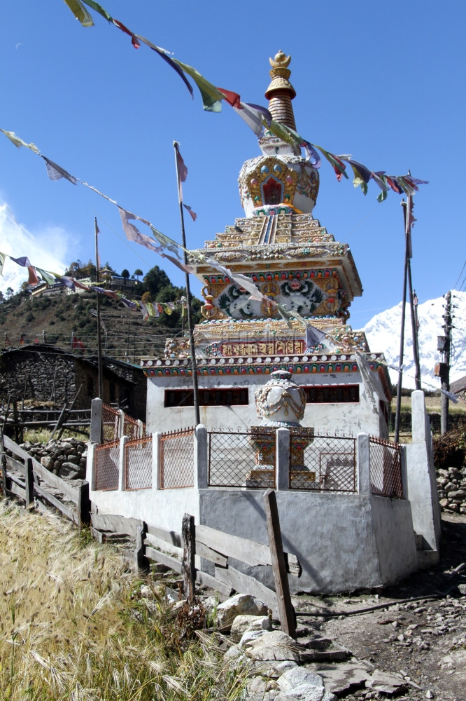 在尼泊尔的Villlsge佛教徒堂图片