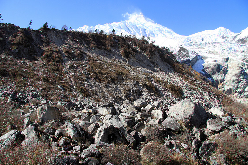 尼泊尔萨马贡附近的马纳斯卢山图片