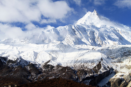 Manaslu山峰和尼泊尔的雪图片