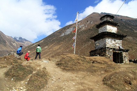 尼泊尔Samdo村大门附近居民图片