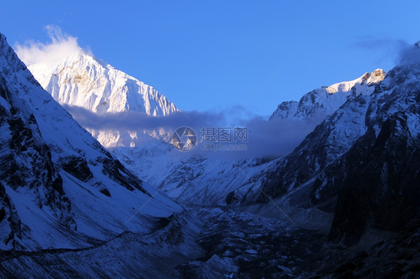 尼泊尔马纳斯卢山雪峰图片