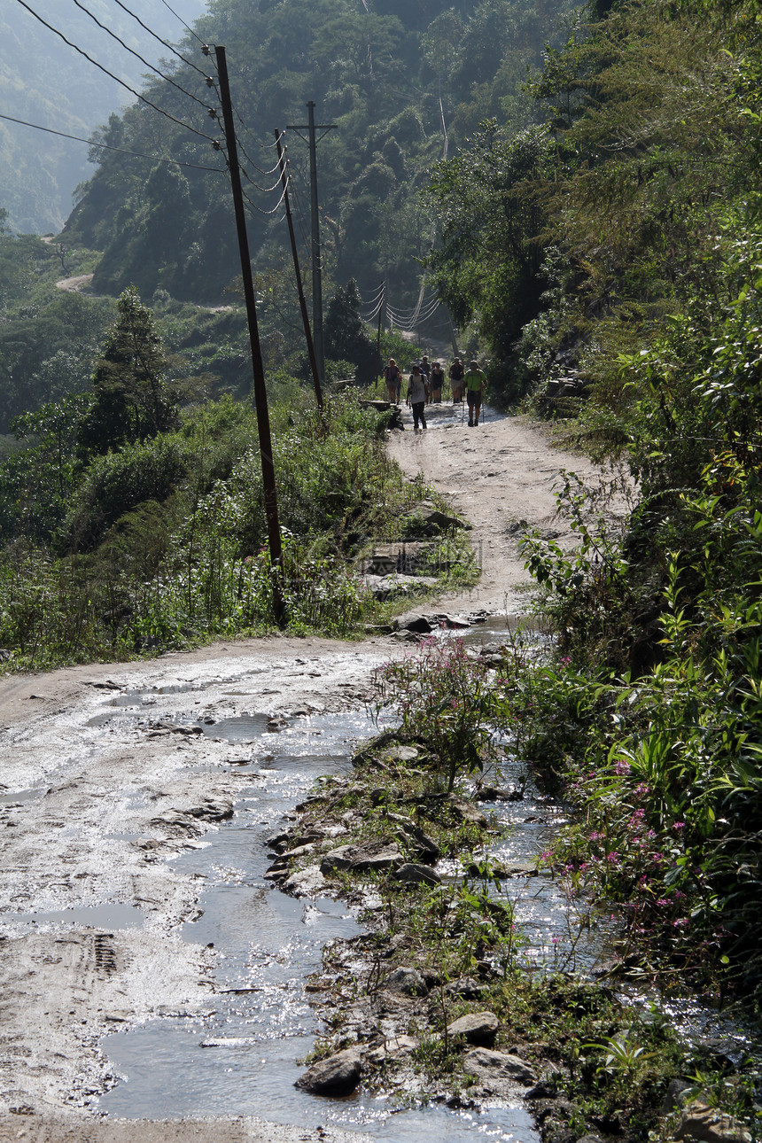 尼泊尔Annapurna小道旅游者步行图片