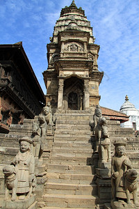 尼泊尔Bhaktapurdurbar广场上的寺庙图片