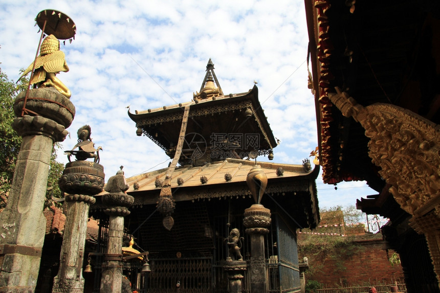 尼泊尔Bhaktapur印度教寺庙的屋顶图片