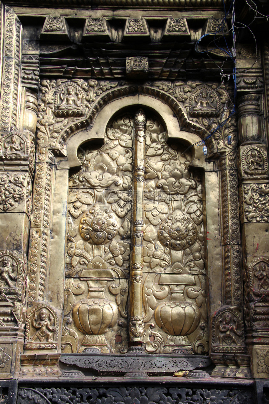 尼泊尔昌古纳拉扬古寺的青铜门图片