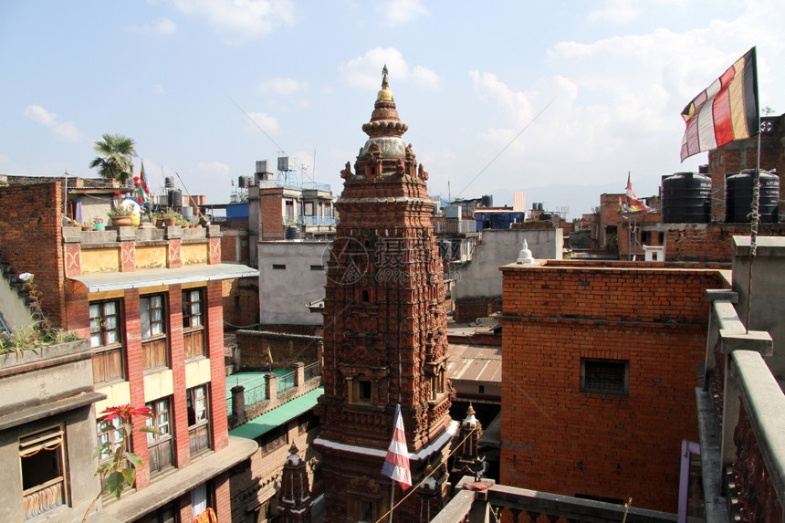 尼泊尔Patan居民区内最顶端的Stupa图片