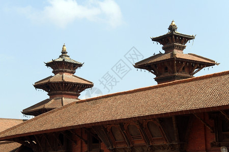 尼泊尔PatanDurbar广场国王宫的屋顶和塔楼图片