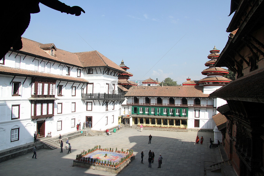 尼泊尔Khatmandu国王宫的雕像和内院图片