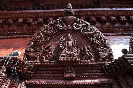 尼泊尔哈特曼杜杜杜巴尔广场印度教寺庙的木门背景图片
