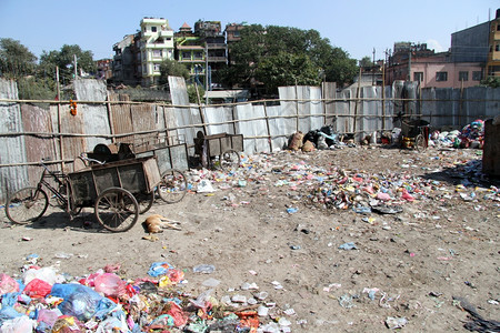 尼泊尔Khatmandu塑料袋和垃圾图片