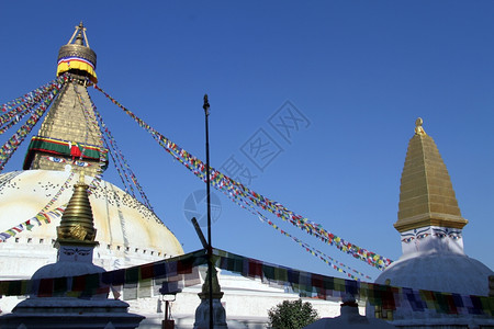 尼泊尔加德满都的小佛塔和菩提塔图片