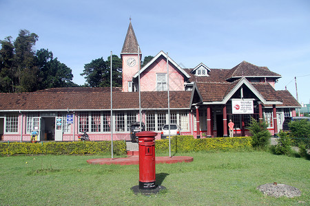 伊利亚斯里兰卡NuwaraEliya的邮局和红箱背景