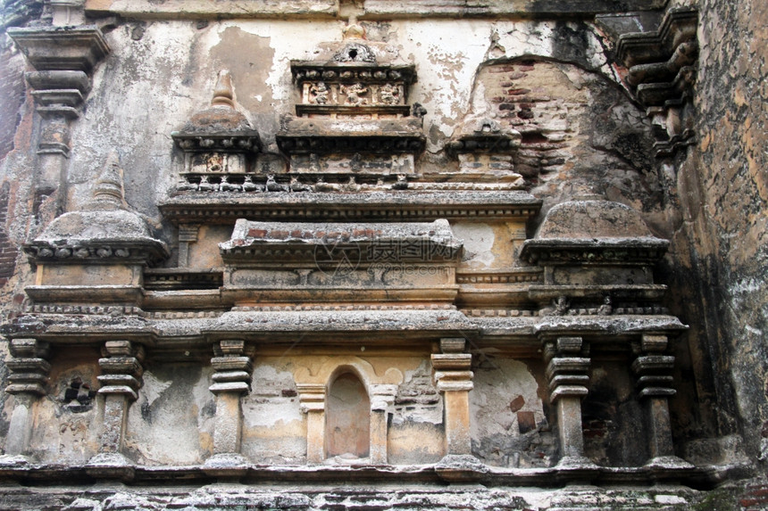 斯里兰卡Polonnaruwa的斯里兰卡神庙墙上的宫殿雕塑图片