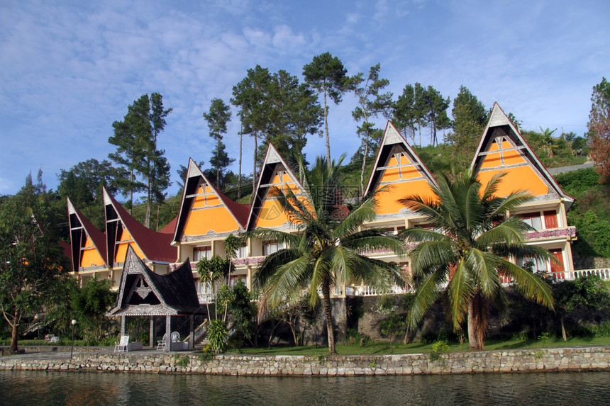 印度尼西亚Samosir岛上传统Batak房屋图片