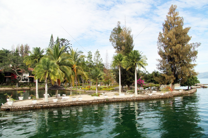 印度尼西亚托巴湖上的萨莫塞尔岛图片
