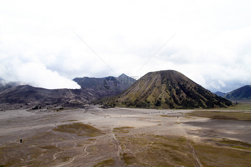 印度尼西亚Botok和Bromo火山的卡尔德拉图片