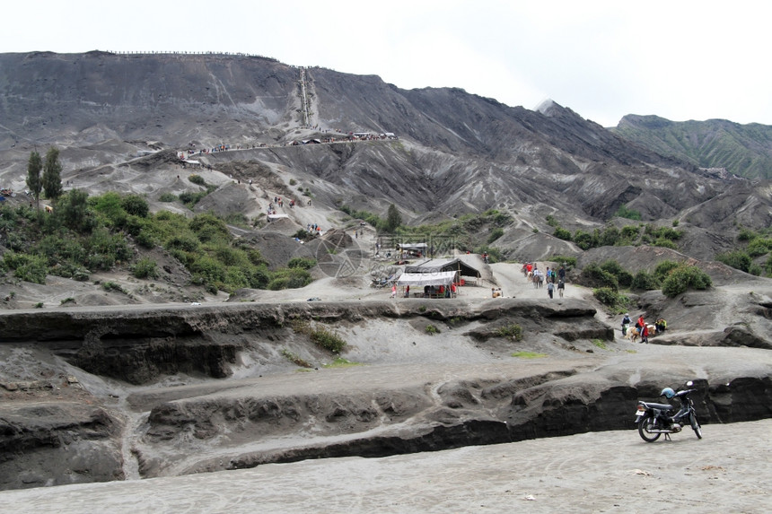 印度尼西亚民众对火山Bromo的看法图片