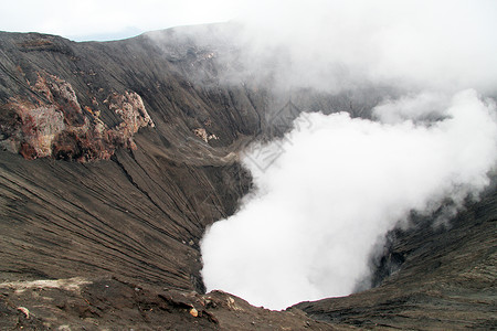印度尼西亚Bromo火山坑内烟雾背景