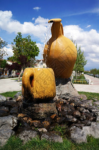 在土耳其卡帕多西亚的阿瓦诺斯广场上喷泉图片