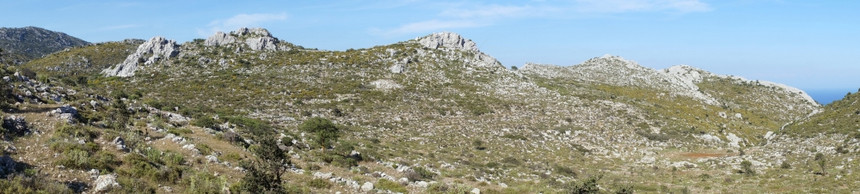土耳其地中海沿岸的脚和岩石坡图片