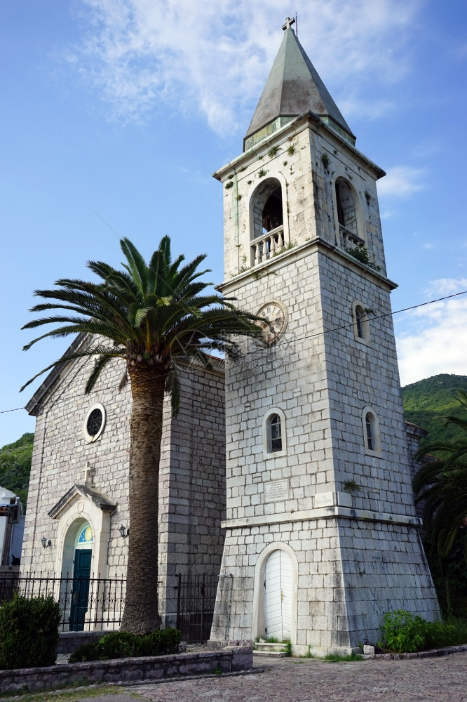 黑山蒂瓦特的贝尔塔和小石头教堂图片