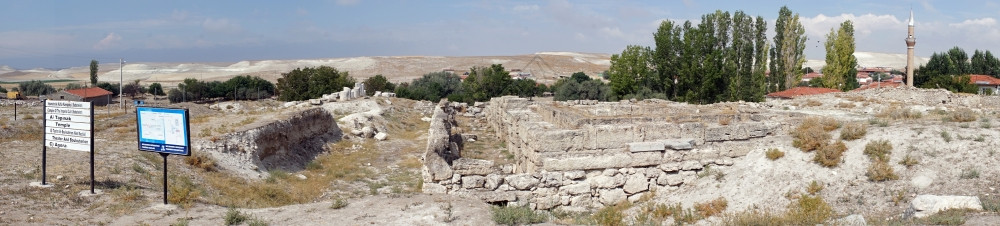 土耳其佩西努斯古老寺庙的废墟图片