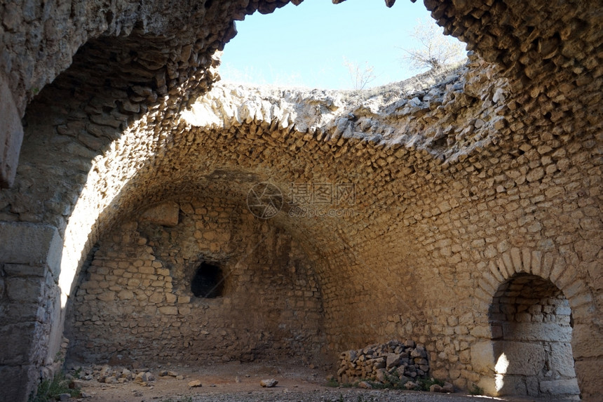 在土耳其亚尔瓦奇附近的安蒂奥希亚皮西迪亚的罗马浴室内图片