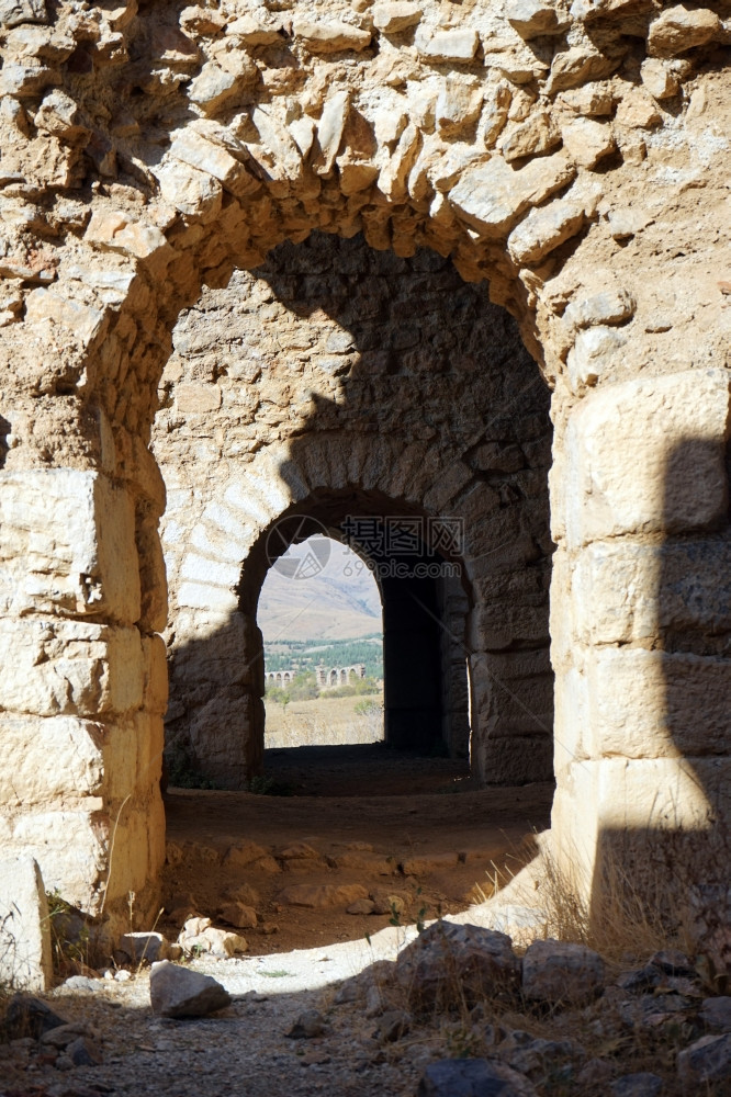 土耳其亚尔瓦奇附近安蒂奥西亚皮西迪亚的罗马浴室拱门图片