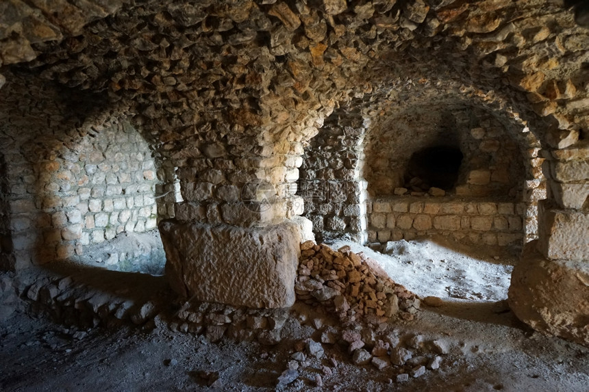 土耳其亚尔瓦奇附近安蒂奥西亚皮西迪亚的罗马浴场遗址图片