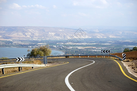 以色列Kinneret湖附近公路角图片