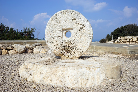 赫巴特以色列古代FsrmHirbatAkav的巨石圆环背景
