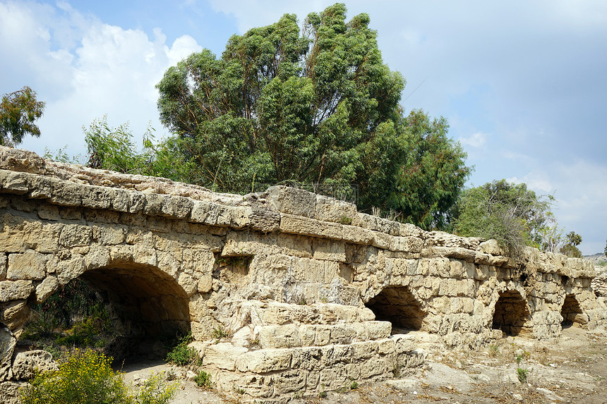 以色列凯萨里亚附近的罗马水道图片