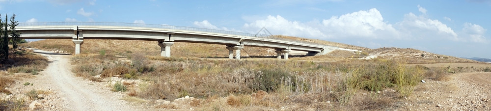 以色列泥土公路高速全景图片