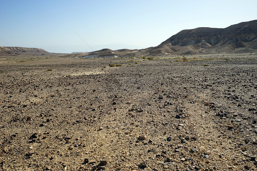 以色列的石头沙漠和山丘图片