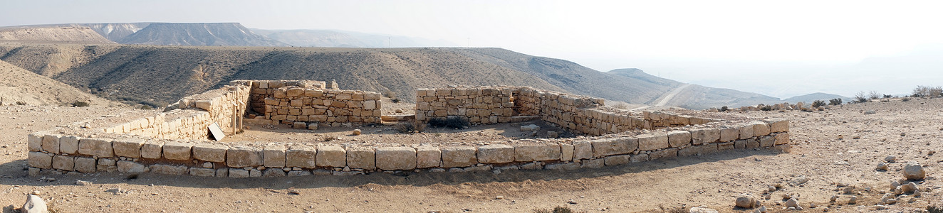 希伯来人以色列内盖夫沙漠中MidreshetBenGurion附近的古老废墟背景