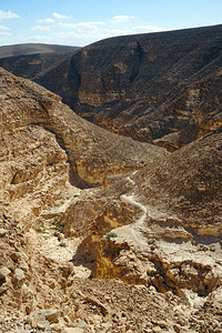 以色列内盖夫沙漠的脚路和瓦尔迪特峡谷图片