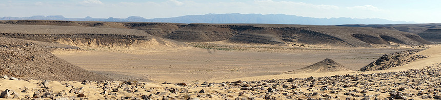 以色列内盖夫沙漠Kasuidune和山丘图片