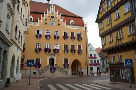 2015年9月日市政厅和主要街道图片