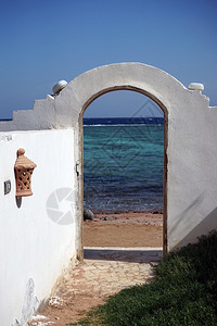 埃及达哈布沙滩的开放门图片