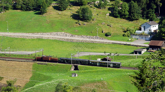 瑞士山谷铁路货运列车图片