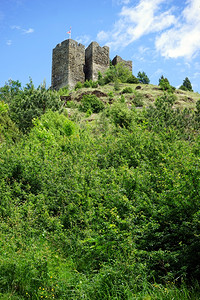 塞尔维亚克拉列沃附近山顶的Maglic堡垒图片