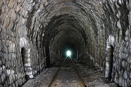塞尔维亚的长铁路隧道图片