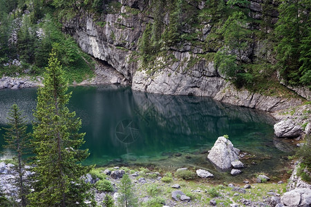 斯洛文尼亚特里格拉夫公园的黑湖图片