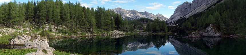 斯洛文尼亚特里格拉夫公园山区湖图片