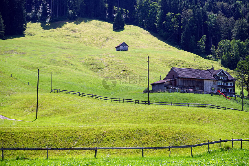 瑞士山区绿坡图片