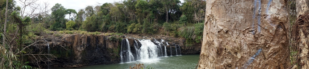 老挝博拉芬TadLo北瀑布全景图片