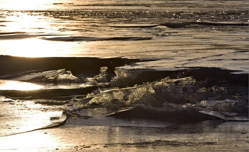 加拿大冰冻湖上的设计自然图片