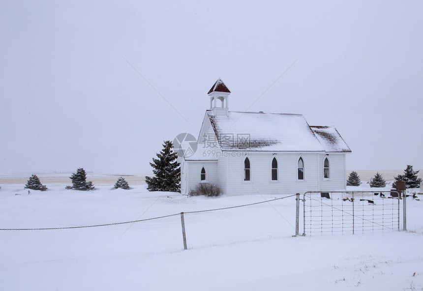 萨斯喀彻温省加拿大乡村的PrairieWinterScene图片