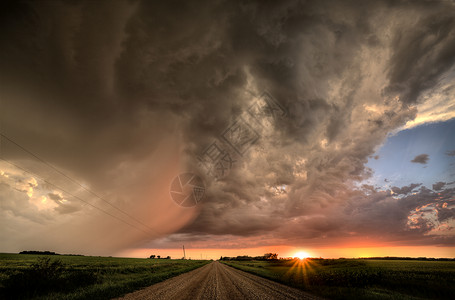 加拿大暴风雨干燥风云图片